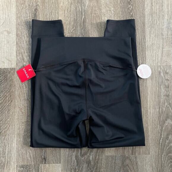 NWT Spanx Soft and Smooth 7/8 Leggings in Black - Size: Medium - Picture 6 of 7
